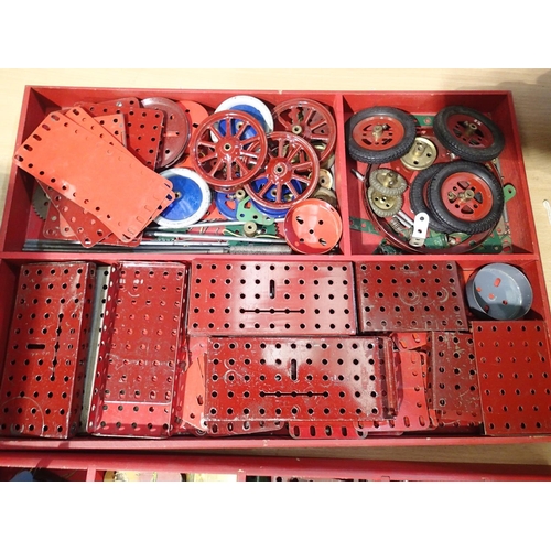 2261 - Wooden Meccano set box with two lift out trays (no 9/10) containing a quality of mostly red/green pa... 