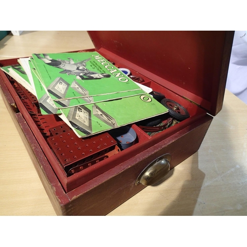 2261 - Wooden Meccano set box with two lift out trays (no 9/10) containing a quality of mostly red/green pa... 