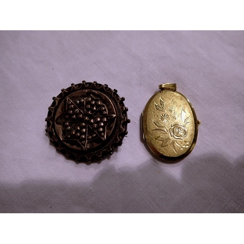 1061 - Hallmarked silver brooch and a 14ct rolled gold locket pendant. UK P&P Group 1 (£16+VAT for the firs... 