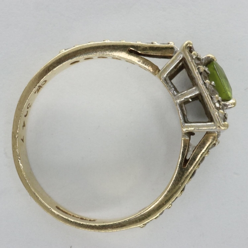 11 - 9ct gold cluster ring set with peridot and cubic zirconia, size L/M, 2.5g. UK P&P Group 0 (£6+VAT fo... 