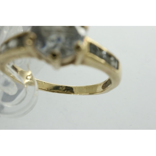 15 - 9ct gold solitaire ring set with cubic zirconia, size M, 2.2g. UK P&P Group 0 (£6+VAT for the first ... 