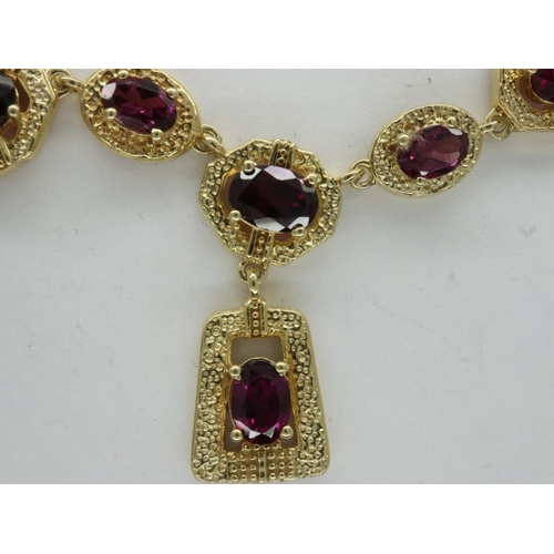 24 - 925 gilt silver necklace set with rhodolite garnet, L: 52 cm. UK P&P Group 0 (£6+VAT for the first l... 