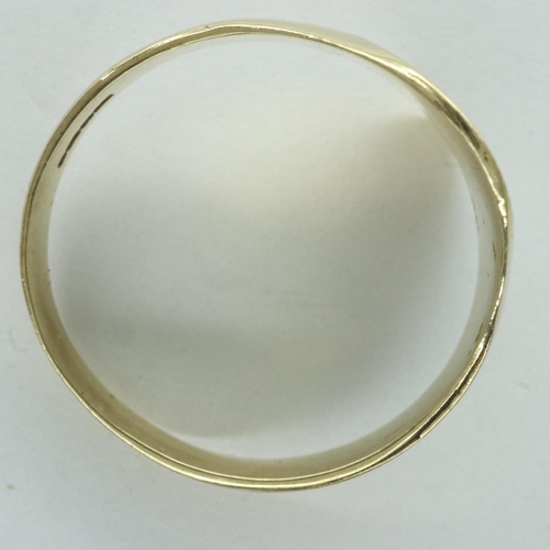 6 - 9ct gold signet ring, size V, 3.2g. UK P&P Group 0 (£6+VAT for the first lot and £1+VAT for subseque... 