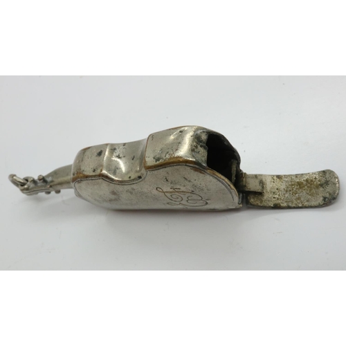 73 - Novelty white metal vesta case in the form of a violin, L: 65 mm. UK P&P Group 1 (£16+VAT for the fi... 