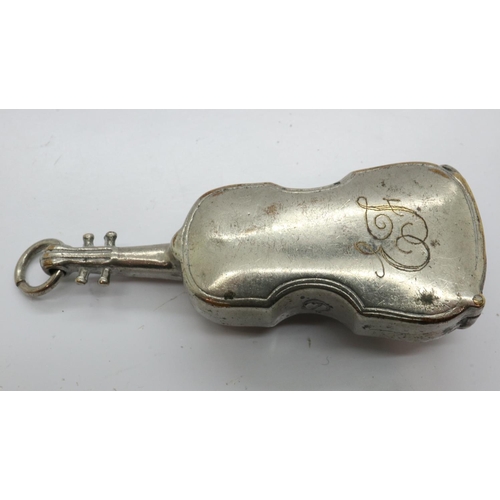 73 - Novelty white metal vesta case in the form of a violin, L: 65 mm. UK P&P Group 1 (£16+VAT for the fi... 