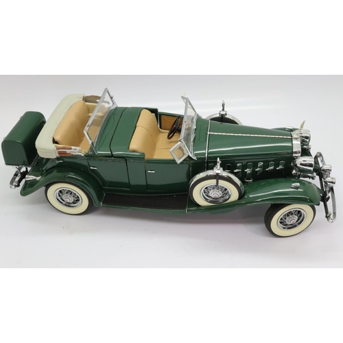 92 - Danbury Mint 1932 Cadillac V-16 Sport Phaeton, L: 25 cm, boxed. UK P&P Group 2 (£20+VAT for the firs... 