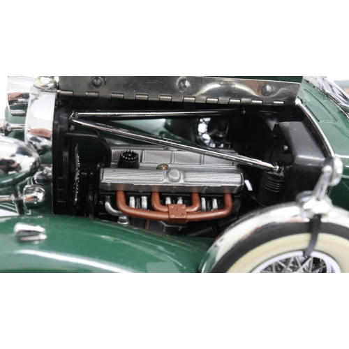 92 - Danbury Mint 1932 Cadillac V-16 Sport Phaeton, L: 25 cm, boxed. UK P&P Group 2 (£20+VAT for the firs... 