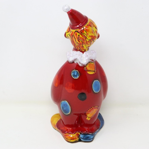 142 - Anita Harris clown figurine, signed in gold, no cracks or chips, H: 30 cm. UK P&P Group 2 (£20+VAT f... 