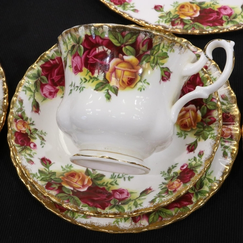 165 - Royal Albert Old Country Roses tea ware of twenty one pieces. UK P&P Group 3 (£30+VAT for the first ... 