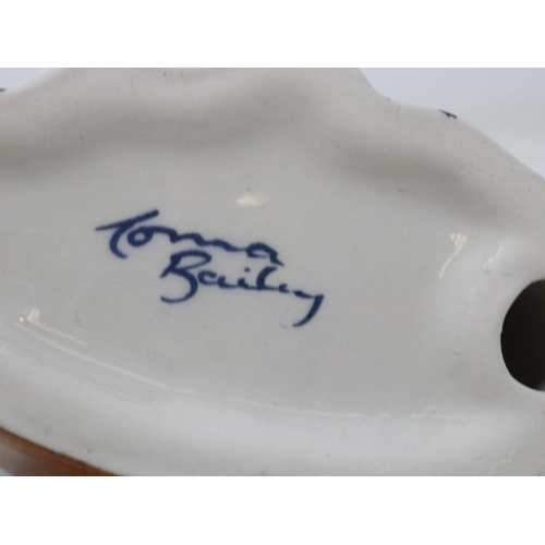 173 - Lorna Bailey dog, Dozy, no cracks or chips, L: 13 cm. UK P&P Group 1 (£16+VAT for the first lot and ... 