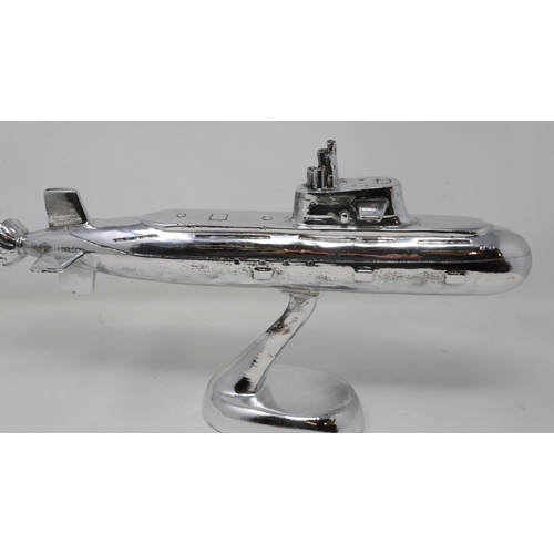 251 - Chrome submarine on base, L: 36 cm. UK P&P Group 3 (£30+VAT for the first lot and £8+VAT for subsequ... 