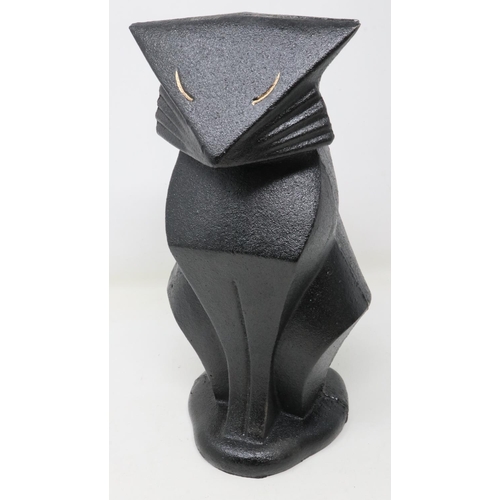 252 - Cast iron Art Deco style doorstop in the form of a stylized cat, H: 26 cm. UK P&P Group 2 (£20+VAT f... 