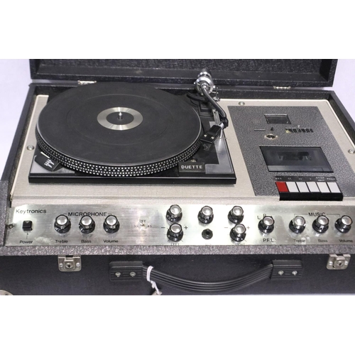 332 - Keytronics Duette DJ record deck and cassette player with built in amp, in lockable flight case, wor... 