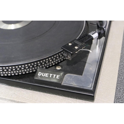 332 - Keytronics Duette DJ record deck and cassette player with built in amp, in lockable flight case, wor... 