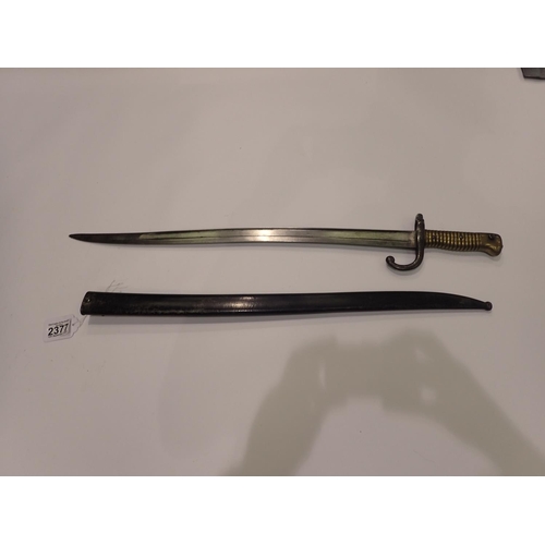 2197 - A French 19th century M1866 chassepot sword bayonet with hooked quillon, metal scabbard, indistinctl... 