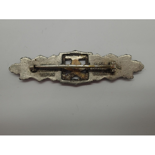 2260 - German Close Combat clasp, maker Peekhaus Berlin. UK P&P Group 1 (£16+VAT for the first lot and £2+V... 