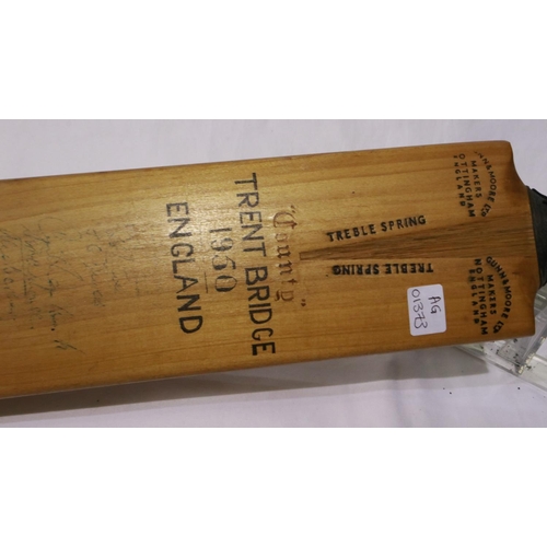 2024 - Cricket interest: a full-size bat, bearing signatures of the 1950 England and West Indies teams. UK ... 