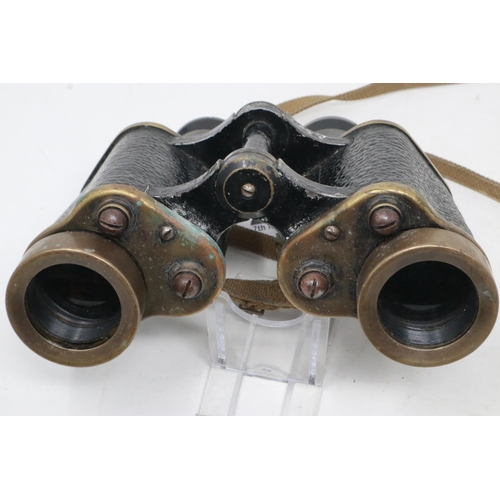 2063 - Taylor Hobson WWII pair of no2 mkIII field binoculars, no. 262467, dated 1943, with visible graticul... 