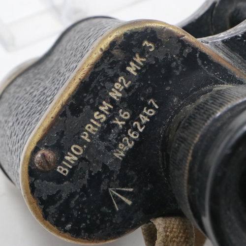 2063 - Taylor Hobson WWII pair of no2 mkIII field binoculars, no. 262467, dated 1943, with visible graticul... 