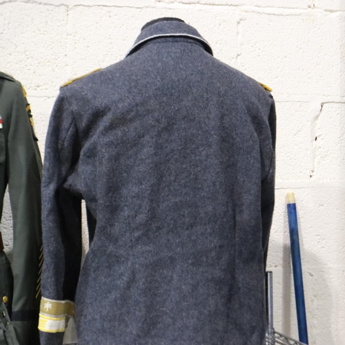 2152 - A replica German WWII Luftwaffe officers tunic, displaying ribbon bar, wound badge, Iron Cross secon... 