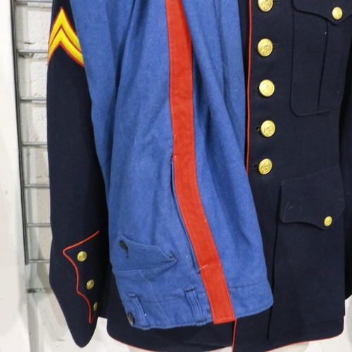 2172 - American post-war USMC dress uniform, badged to the rank of corporal, displaying ribbon bars and wit... 