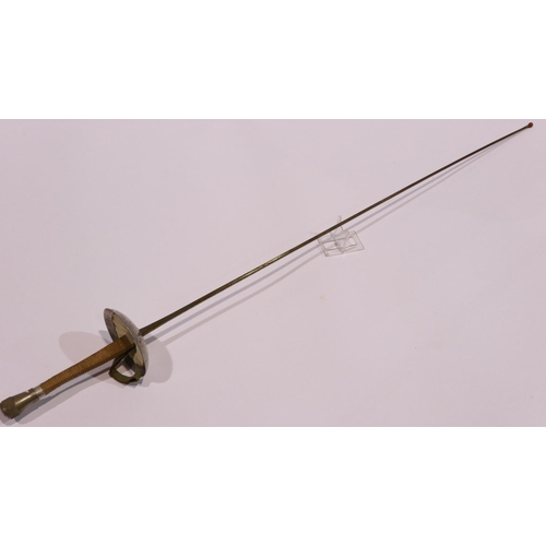 2204 - Leon Paul mid 20th century fencing foil with rope-bound grip. UK P&P Group 2 (£20+VAT for the first ... 