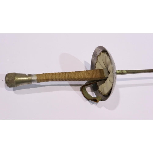 2204 - Leon Paul mid 20th century fencing foil with rope-bound grip. UK P&P Group 2 (£20+VAT for the first ... 