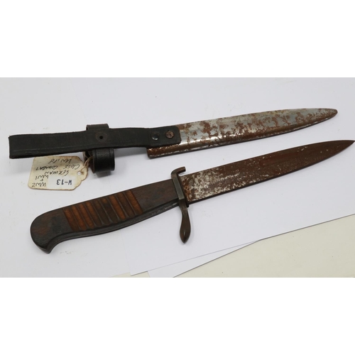 2208 - German Close Combat Knife, as used in both WWI & WWII. UK P&P Group 2 (£20+VAT for the first lot and... 