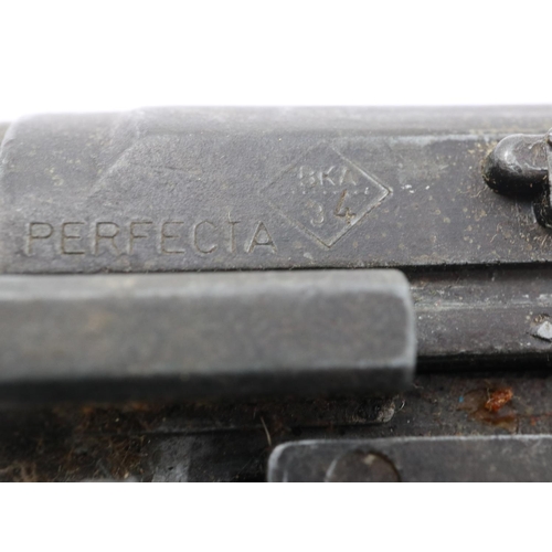 2225 - A re-enactment German Luger pistol, lacking trigger. UK P&P Group 2 (£20+VAT for the first lot and £... 