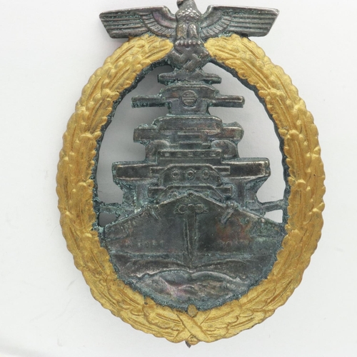 2268 - WWII German Kriegsmarine High Seas Fleet Badge, maker Schwerin, Berlin. UK P&P Group 1 (£16+VAT for ... 