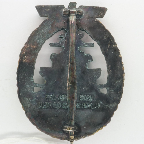 2268 - WWII German Kriegsmarine High Seas Fleet Badge, maker Schwerin, Berlin. UK P&P Group 1 (£16+VAT for ... 