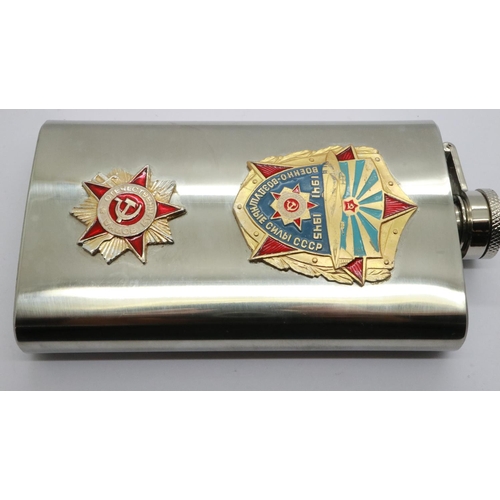 2098 - A Soviet WWII commemorative steel flask, surmounted with two enamelled badges. UK P&P Group 1 (£16+V... 