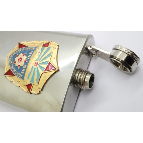 2098 - A Soviet WWII commemorative steel flask, surmounted with two enamelled badges. UK P&P Group 1 (£16+V... 