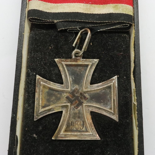 2307 - A German aged /early replica Knights Cross of the Iron Cross. UK P&P Group 1 (£16+VAT for the first ... 