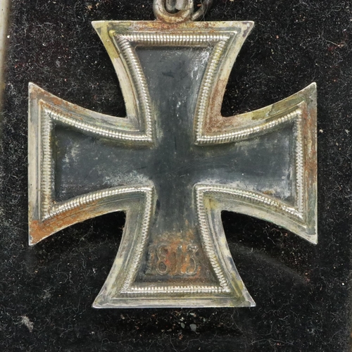 2307 - A German aged /early replica Knights Cross of the Iron Cross. UK P&P Group 1 (£16+VAT for the first ... 