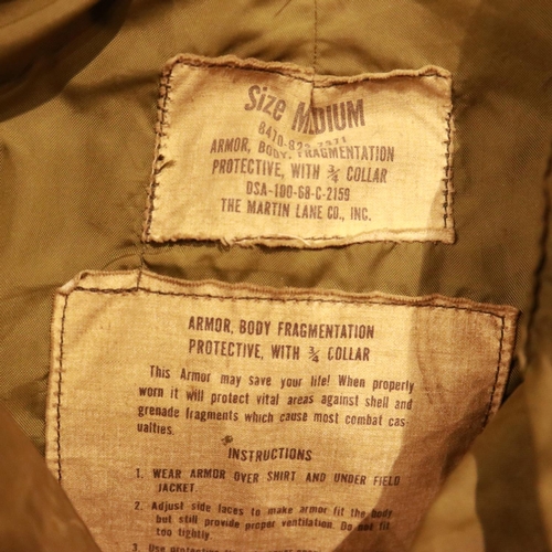 2179 - US Vietnam war original 3/4 coller fragmentation vest size medium and 68 dated. UK P&P Group 3 (£30+... 