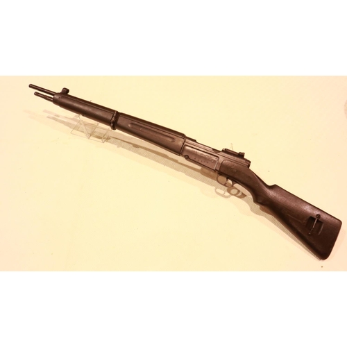 2237 - MAS 36 rubber film prop rifle. UK P&P Group 3 (£30+VAT for the first lot and £8+VAT for subsequent l... 