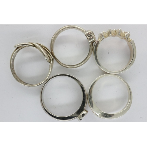 19 - Five 925 silver and white metal rings, various sizes. UK P&P Group 1 (£16+VAT for the first lot and ... 