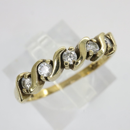 20 - 9ct gold twist ring set with cubic zirconia, size M, 1.5g. UK P&P Group 0 (£6+VAT for the first lot ... 