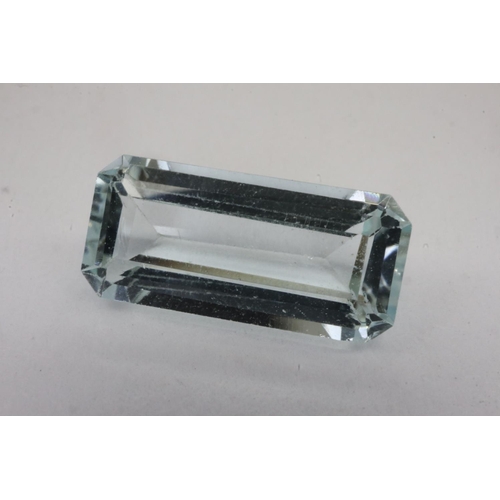 39 - Natural emerald cut loose aquamarine stone: 1.85ct. UK P&P Group 1 (£16+VAT for the first lot and £2... 