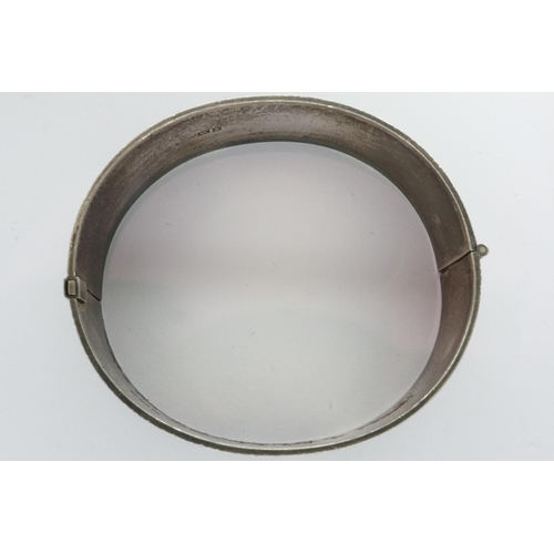 49 - Hallmarked silver bangle with bark effect, L: 65 mm, 41g. UK P&P Group 1 (£16+VAT for the first lot ... 