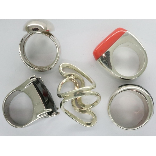 7 - Five 925 silver and white metal rings, various sizes. UK P&P Group 1 (£16+VAT for the first lot and ... 