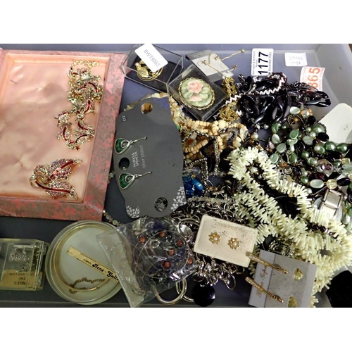 1177 - Quantity of mixed costume jewellery. Not available for in-house P&P