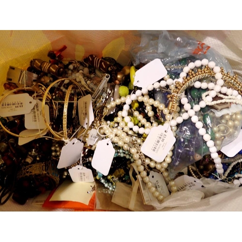 1190 - Large quantity of ladies costume jewellery. Not available for in-house P&P