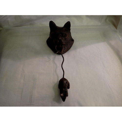 1226 - Cast iron cat and mouse door knocker, H: 21 cm. UK P&P Group 1 (£16+VAT for the first lot and £2+VAT... 