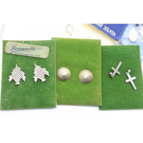 94 - Twenty five pairs of silver earrings. UK P&P Group 1 (£16+VAT for the first lot and £2+VAT for subse... 