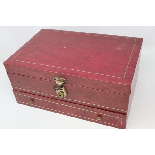 95 - Jewellery box with contents. UK P&P Group 2 (£20+VAT for the first lot and £4+VAT for subsequent lot... 