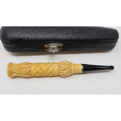 147 - Carved bone cheroot holder in a leather case. UK P&P Group 1 (£16+VAT for the first lot and £2+VAT f... 