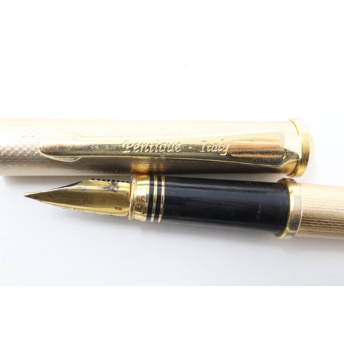 149 - Parker ballpoint pen and a Pentique fountain pen. UK P&P Group 1 (£16+VAT for the first lot and £2+V... 