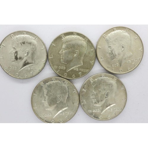 160 - Five 1967 Kennedy half dollars. UK P&P Group 1 (£16+VAT for the first lot and £2+VAT for subsequent ... 